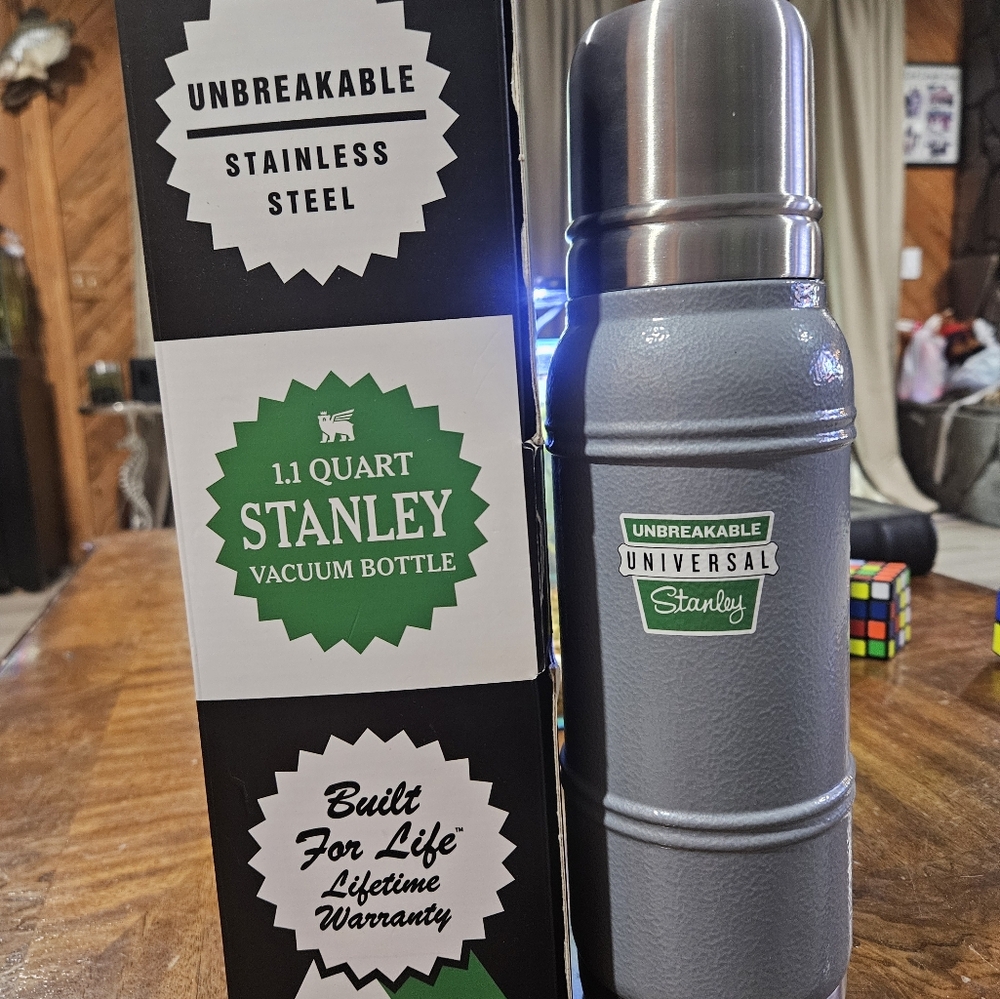 Stanley 
THE MILESTONES THERMAL BOTTLE | 1.1 QT
